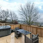 2 Bed In Oc-l33062 Alston