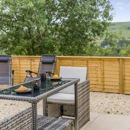 2 Bed In Oc-l33062 Alston